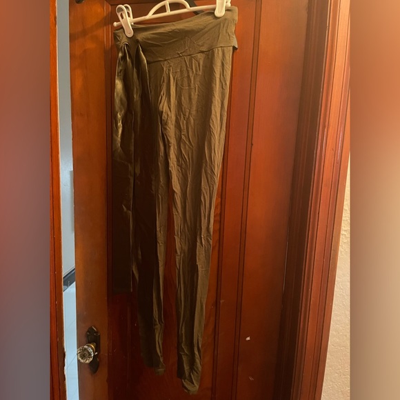 CUTE 💖 BOOTY olive green pants - Picture 1 of 2